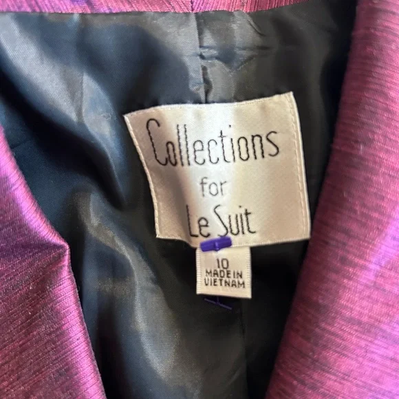 Le Suit Burgundy Skirt Set - Picture 4 of 10